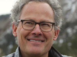 Nicholas Carr: «Nos estamos volviendo menos inteligentes, más cerrados de mente e intelectualmente limitados por la tecnología»