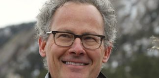 Nicholas Carr: «Nos estamos volviendo menos inteligentes, más cerrados de mente e intelectualmente limitados por la tecnología»