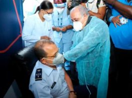 Primer vacunado no ha presentado efectos secundarios tras 14 horas de inoculación