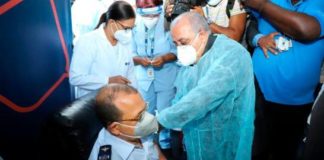Primer vacunado no ha presentado efectos secundarios tras 14 horas de inoculación
