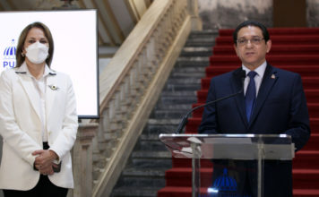 Ministro de Salud afirma que el país va en camino a la normalidad tras inicio de la vacunación