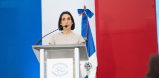 Primera dama inaugura la iniciativa “Aprendiendo para la vida” con charla en Santo Domingo Oeste