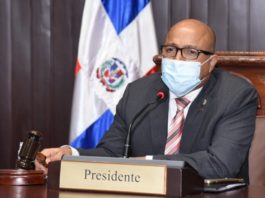 Diputados aprueban proyecto de ley que prohíbe a colegios cobrar reinscripción