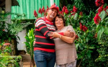 “En 54 años es el mejor regalo que Dios me ha dado” dice padre encontró a hija que dio en adopción