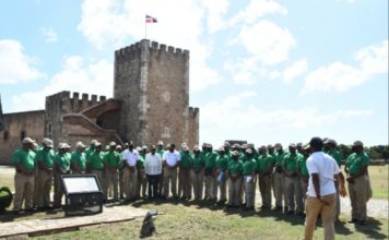 Autoridades y Estudiantes de EGEMERD realizan recorrido patriótico