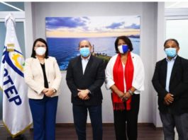 Director del INFOTEP recibe comisión del CDP