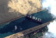 Reportan que el enorme carguero Ever Given se movió por primera vez tras encallar en el canal de Suez