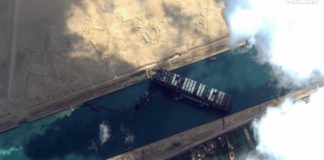Reportan que el enorme carguero Ever Given se movió por primera vez tras encallar en el canal de Suez
