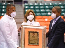 Vicepresidenta Raquel Peña da inicio a la versión 41 del Basket Superior de Santiago
