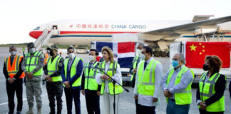 Más de un 1 millón de vacunas para combatir el COVID-19 llegaron a RD desde China