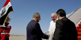 El Papa llega a Irak en la primera visita de un pontífice al país