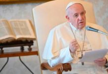 El papa Francisco denuncia que las mafias están explotando la pandemia