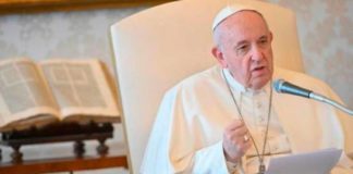 Papa Francisco: la Iglesia no rechaza a homosexuales, personas de la Iglesia sí