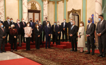 Presidente juramenta grupo para transformar y profesionalizar la PN