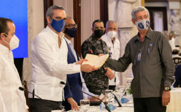 Presidente Abinader se reúne con juntas de vecinos de Villa Altagracia