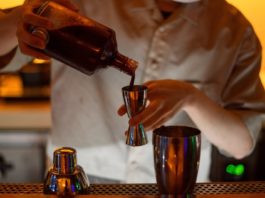 Fallecen siete personas por ingerir bebidas adulteradas