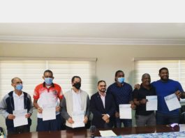 CORAAPPLATA entrega colaboración económica al Torneo de Baloncesto Superior de Puerto Plata
