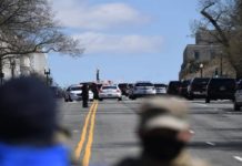 Dos agentes heridos; Embisten barricada en Capitolio, D.C.