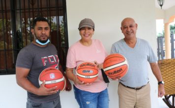 Enmanuel Trinidad realiza donación de balones al club Máximo Gómez