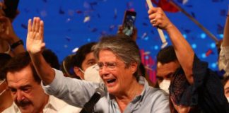 Quién es Guillermo Lasso, el banquero que a la tercera venció a la izquierda correísta y será el nuevo presidente de Ecuador