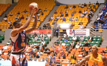 Pueblo Nuevo derrota al GUG y le gana la serie particular en el basket de Santiago