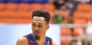 CDP triunfa y sigue en la primera posición del baloncesto superior de Santiago