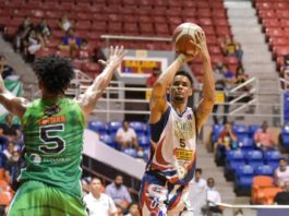 Pueblo Nuevo derrota al Cupes y se coloca a un triunfo de su noveno título en basket de Santiago