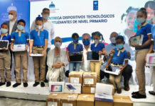 Gobierno inicia entrega de más de medio millón de tabletas para estudiantes de educación primaria