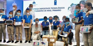Gobierno inicia entrega de más de medio millón de tabletas para estudiantes de educación primaria