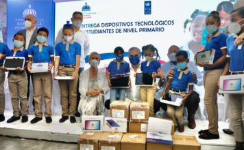 Gobierno inicia entrega de más de medio millón de tabletas para estudiantes de educación primaria