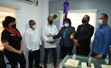 CDP vacuna contra el COVID-19 a sus miembros en Santo Domingo Norte