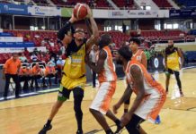 Isaiah Austin decide primera victoria de San Carlos en el TBSDistrito 2021