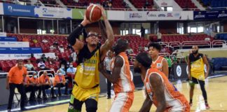 Isaiah Austin decide primera victoria de San Carlos en el TBSDistrito 2021