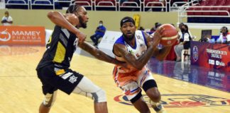 Williams encabeza victoria de Huellas sobre el Barias en el TBSDistrito 2021