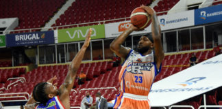 Jordan Williams mantiene a Huellas al borde de la clasificación en el TBSDistrito 2021
