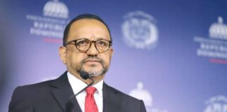 Presidente Abinader recibe proyecto de Reglamento de Aplicación de la Ley Orgánica de la Policía Nacional