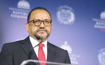 Presidente Abinader recibe proyecto de Reglamento de Aplicación de la Ley Orgánica de la Policía Nacional