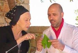 Ganadora del Oscar Helen Mirren, seducida por la bachata en “Vacunado” junto a Checco Zalone