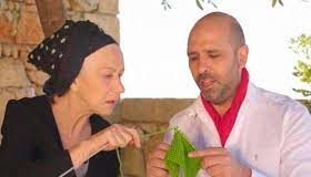 Ganadora del Oscar Helen Mirren, seducida por la bachata en “Vacunado” junto a Checco Zalone