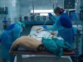 La red pública con casi el 60 % de sus camas UCI para COVID-19 ocupadas