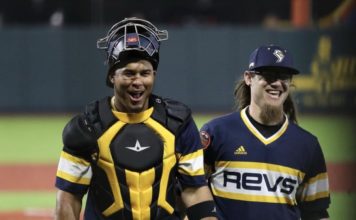 Escogido firma al receptor agente libre Carlos Castro