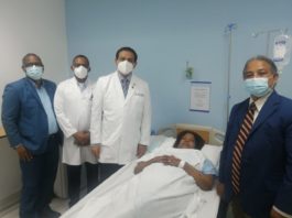 Ministro de Salud visita a Mercedes Castillo en el hospital Dr. Ramón de Lara