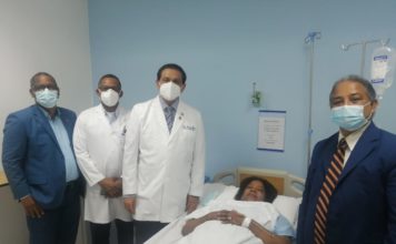 Ministro de Salud visita a Mercedes Castillo en el hospital Dr. Ramón de Lara