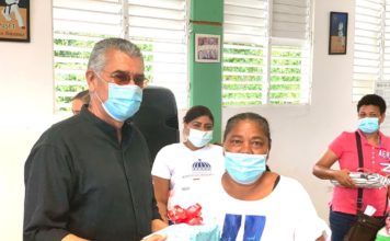 Dirección Provincial de Deportes de Puerto Plata entrega regalos a madres de deportistas