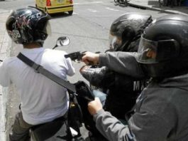 Vídeo: Mujer pide ayuda para evitar que su hijo siga robando