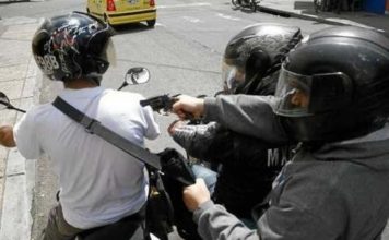 Vídeo: Mujer pide ayuda para evitar que su hijo siga robando