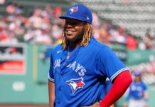 Azulejos triunfan con cuadrangular de Guerrero Jr