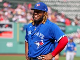 Azulejos triunfan con cuadrangular de Guerrero Jr
