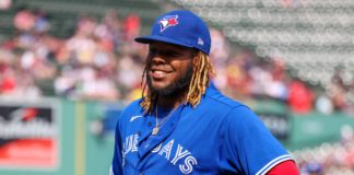 Azulejos triunfan con cuadrangular de Guerrero Jr