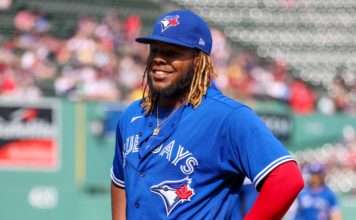 Azulejos triunfan con cuadrangular de Guerrero Jr